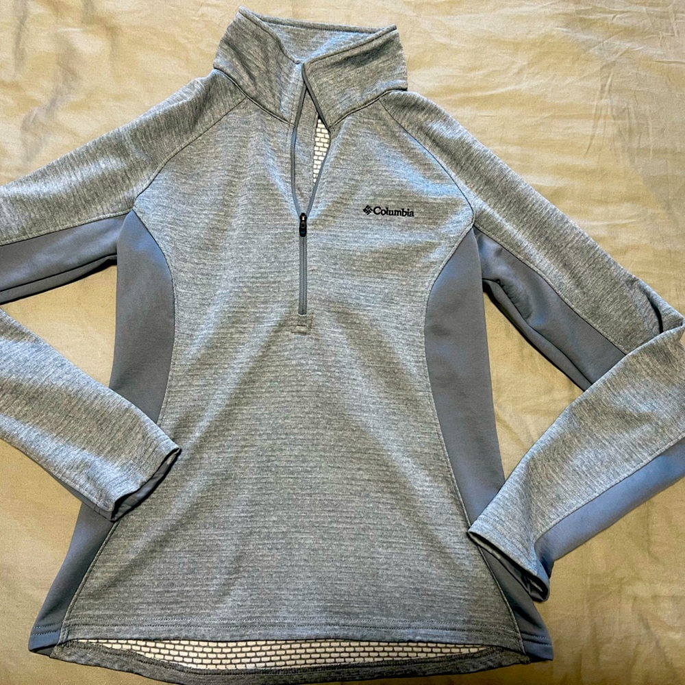 Worn Columbia pull over